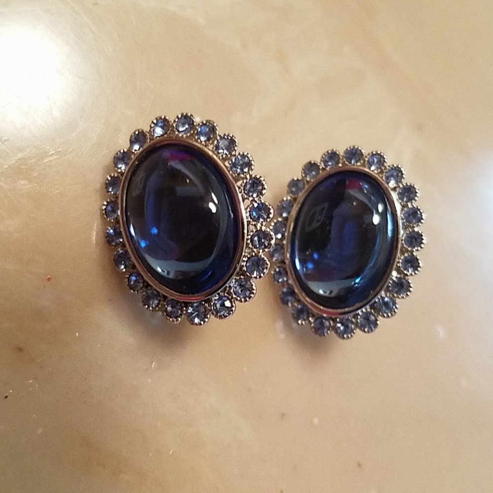 Blue  Cabochon pierced earrings